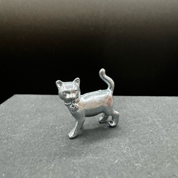 Vintage Monopoly Dollhouse Miniature Cat Replacement Piece - Picture 1 of 11